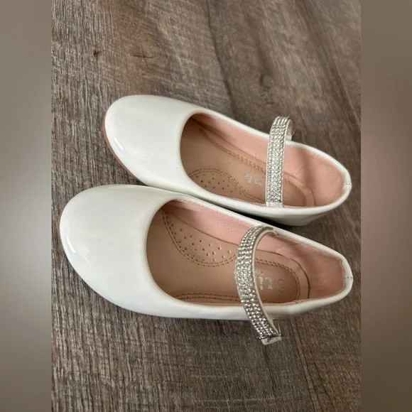 Link Toddler White Shoes Size 9 - Picture 3 of 8